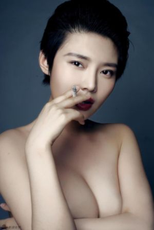 大胸美女视频网站_DVDHD在线观看